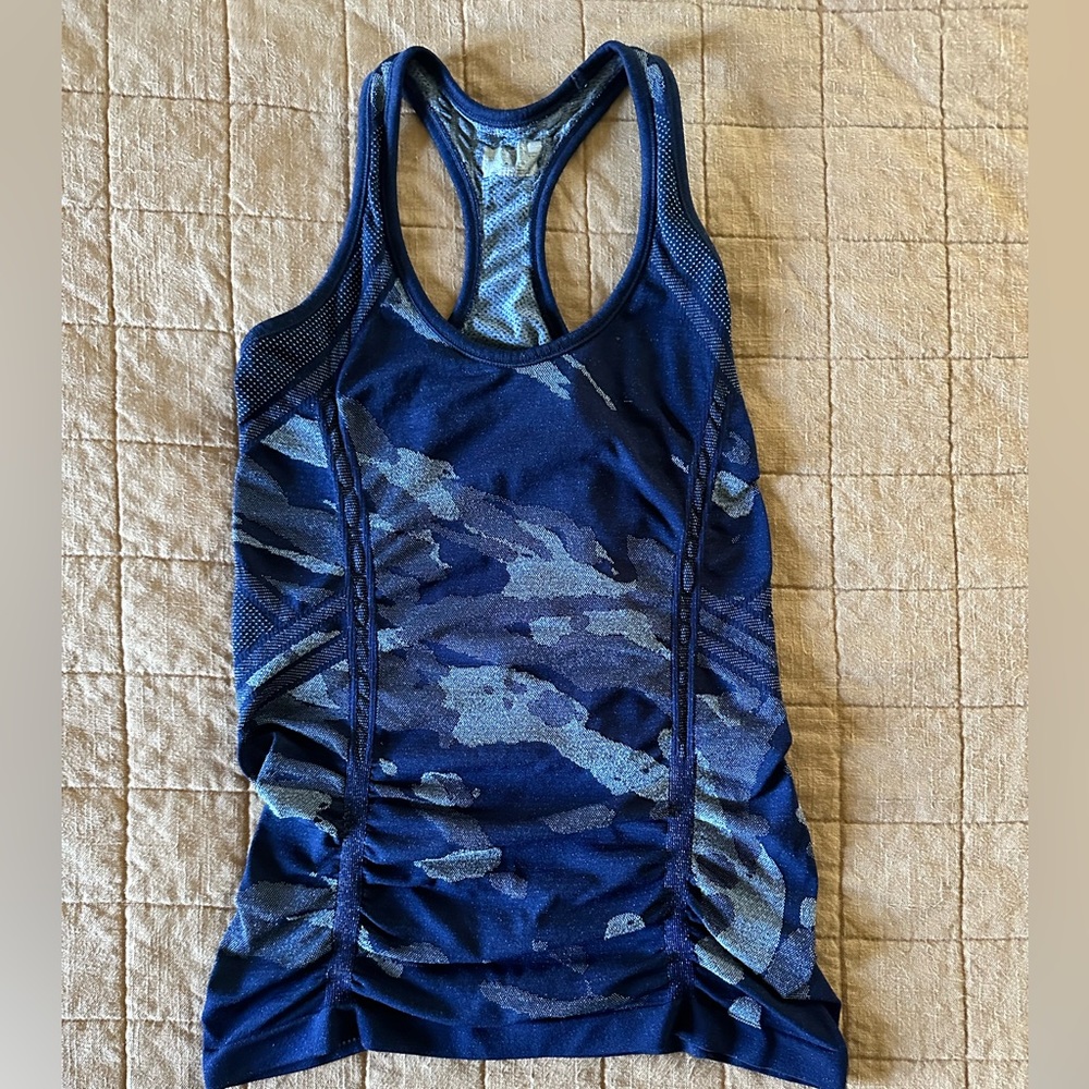 Athleta navy blue patterned racer back workout top size Small